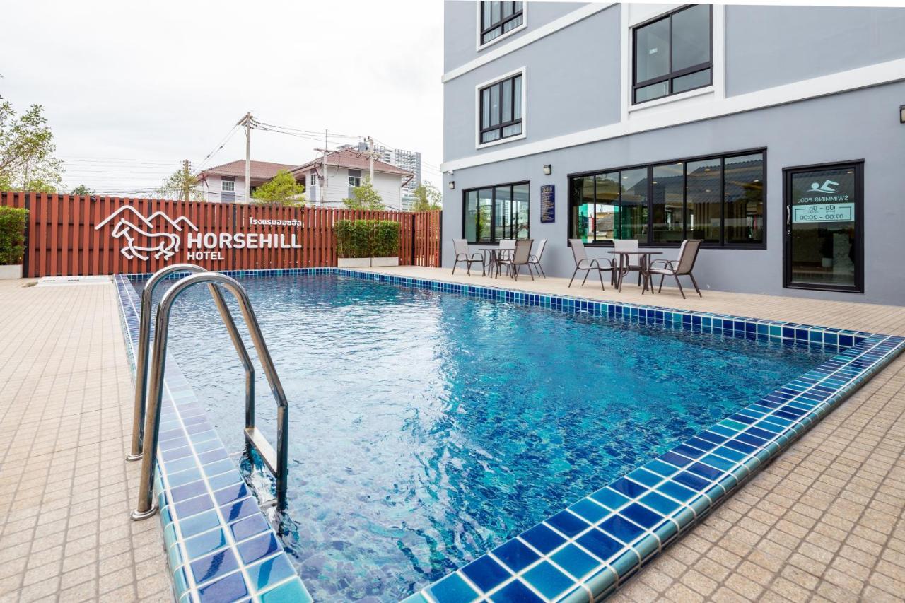 Horsehill Hotel Sriracha Сі-Рача Екстер'єр фото