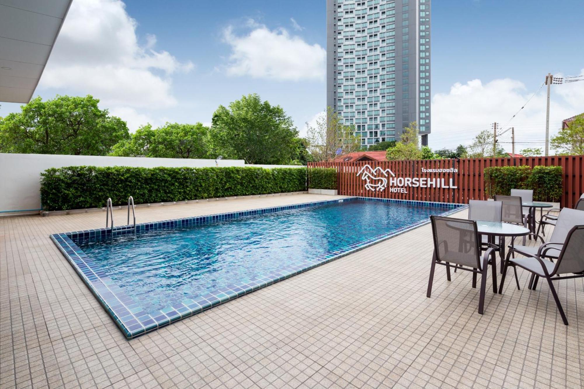 Horsehill Hotel Sriracha Сі-Рача Екстер'єр фото